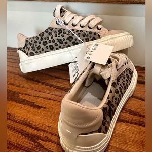 Zara Girl’s leopard print sneakers; size 5 1/2, 38